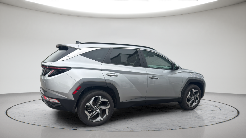 Used 2024 Silver Hyundai SEL image 5
