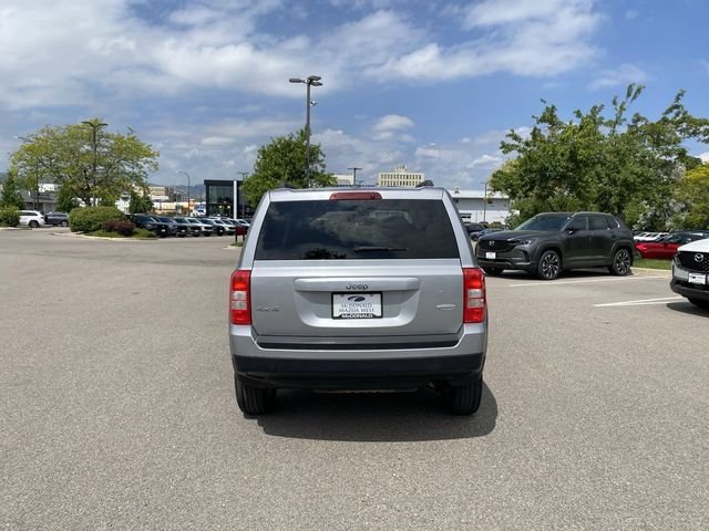 Used 2016 Silver Jeep Latitude image 4