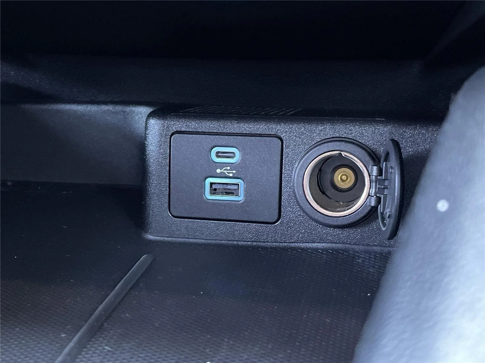 Used 2022 Gray Ford SE image 26