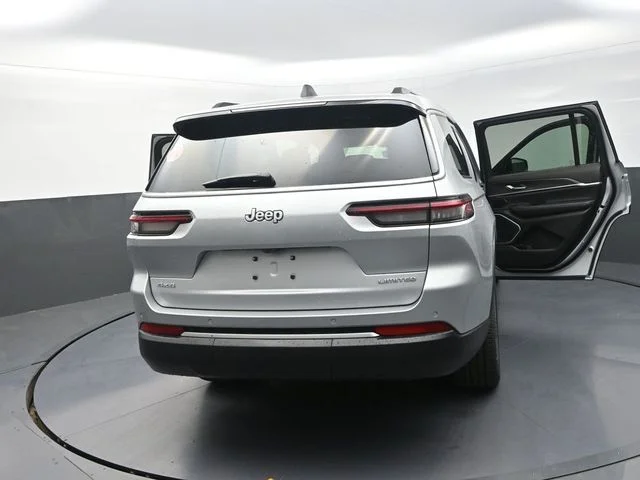New 2026 Silver Zynith Exterior Paint Jeep Limited image 34
