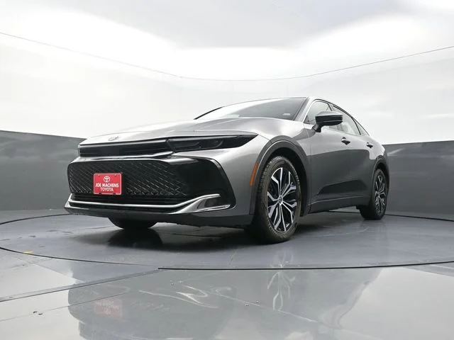 Used 2023  Toyota XLE image 31