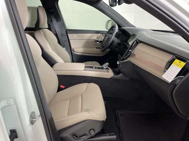 2025 Volvo XC90 Core - Photo 45