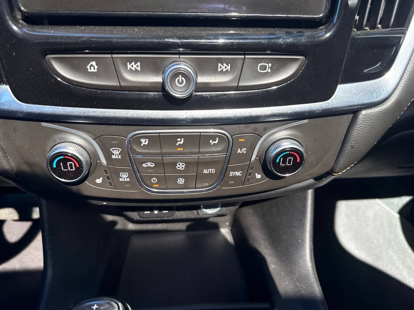 Used 2018 SATIN STEEL METALLIC Chevrolet LT Leather image 28