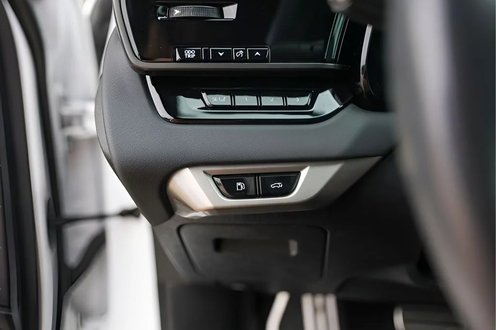 Used 2024 White Lexus 500h F SPORT Performance image 18