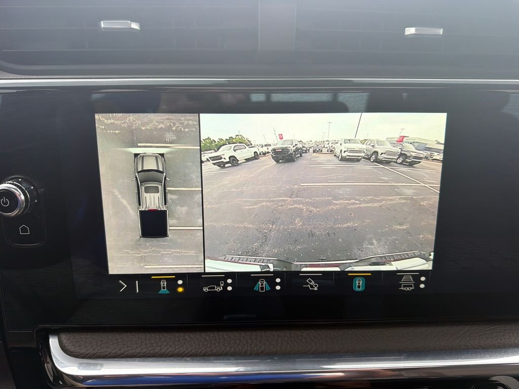 Used 2023 White GMC Denali image 24