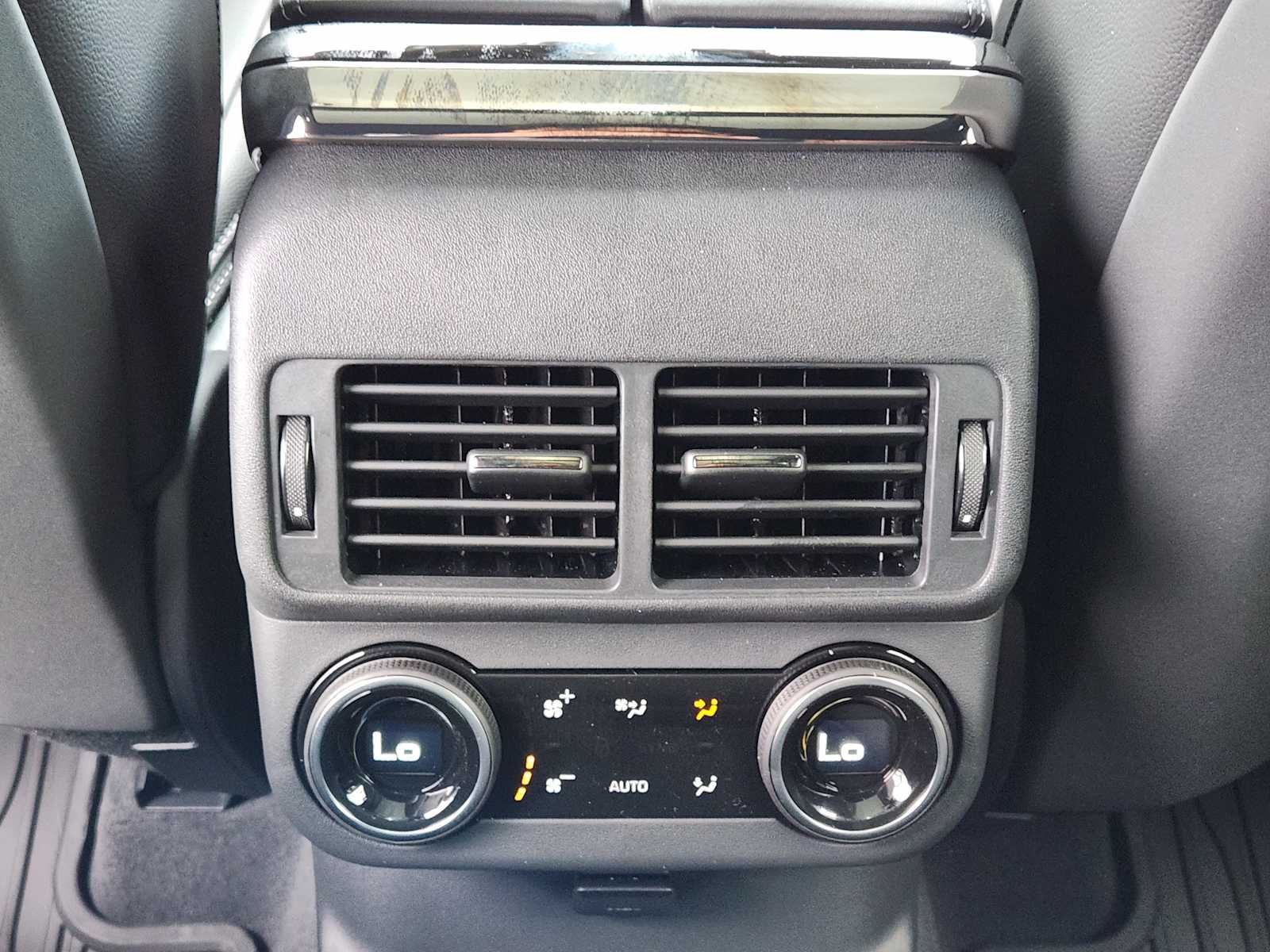 New 2026 Ostuni Pearl White LAND ROVER Belgravia Edition image 30