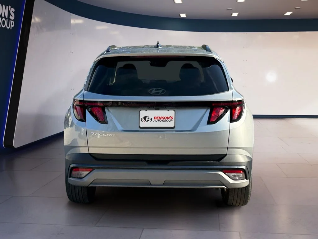 Used 2025 Silver Hyundai SEL image 4
