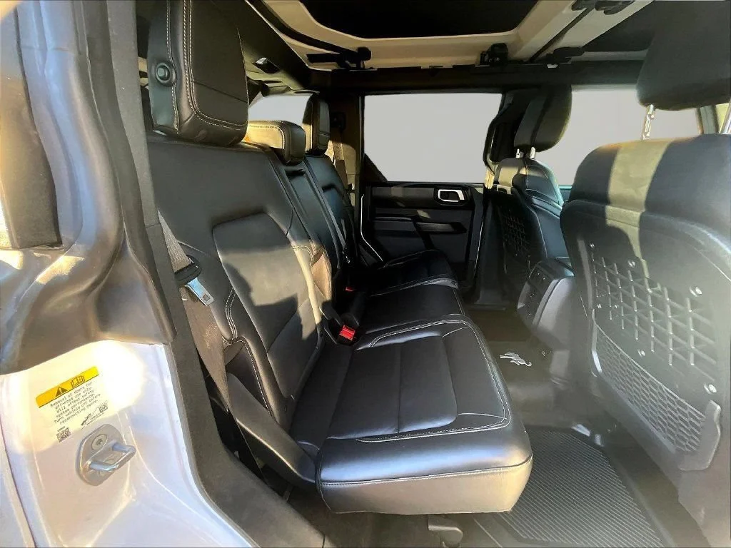 Used 2025 Oxford White Ford Badlands image 27