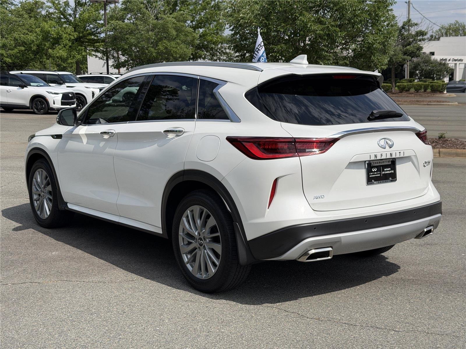 Used 2024 Radiant White INFINITI LUXE image 26