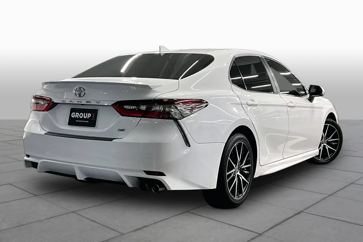 Used 2023 Ice Cap Toyota SE image 13