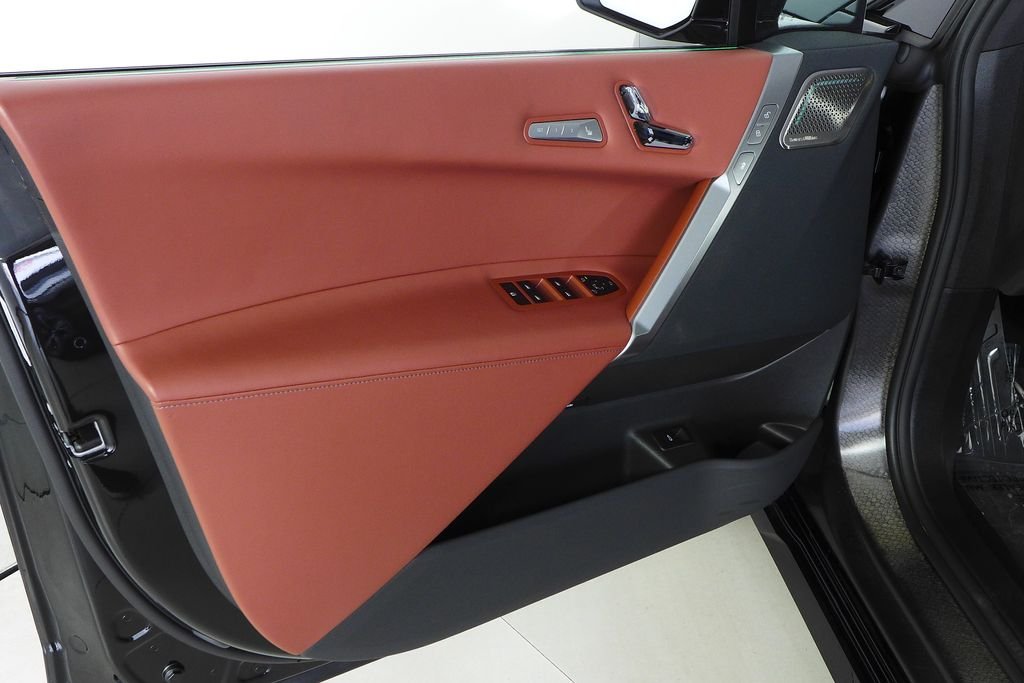 Used 2025 Black Sapphire Metallic BMW M60 image 10