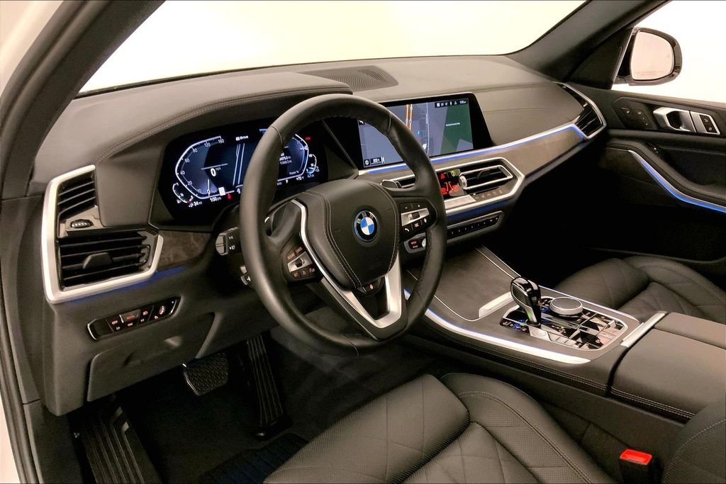 Used 2023 Mineral White Metallic BMW  image 21