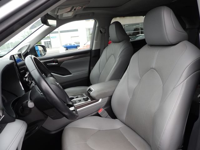 Used 2020 Celestial Silver Metallic Toyota Limited image 22