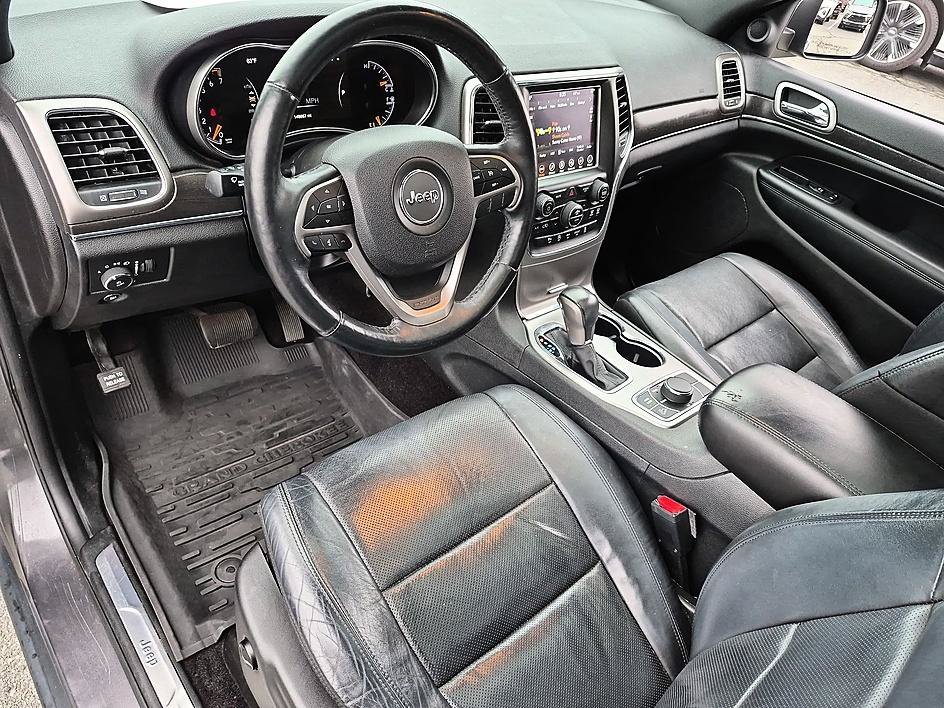 Used 2018 Granite Crystal Metallic Clearcoat Jeep Limited image 15