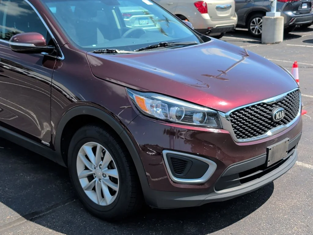 Used 2018 Purple Kia LX image 8