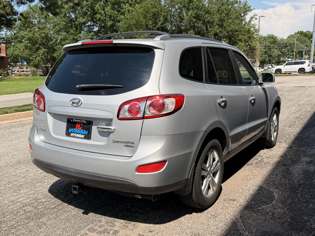 Used 2010 Radiant Silver Hyundai Limited image 5