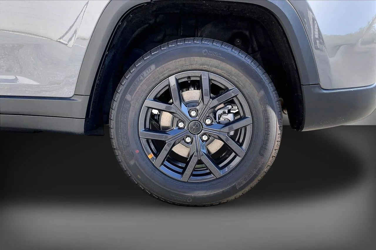 New 2027 Sting-Gray Clear-Coat Paint Jeep Altitude image 30