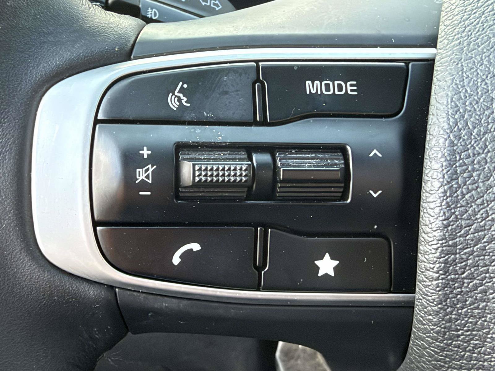 Used 2025 Wolf Gray/Ebony Black Roof Kia X-Pro image 20