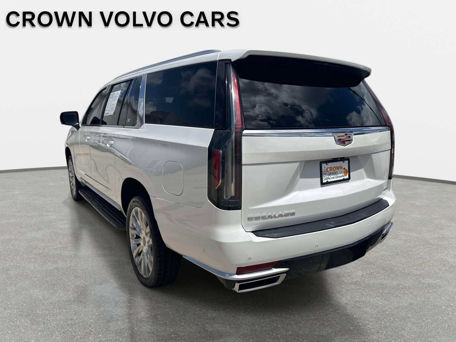 Used 2022 Crystal White Tricoat CADILLAC Premium Luxury image 7