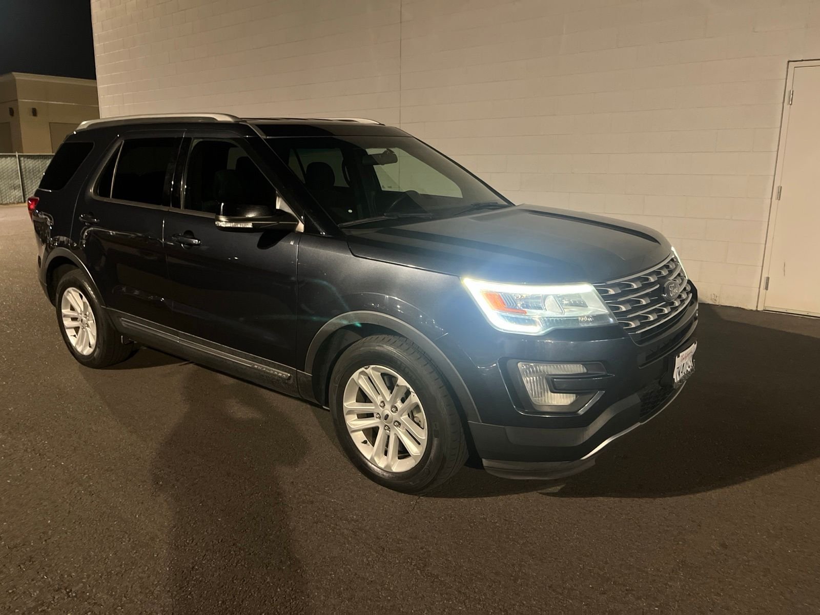 Used 2017  Ford XLT image 2