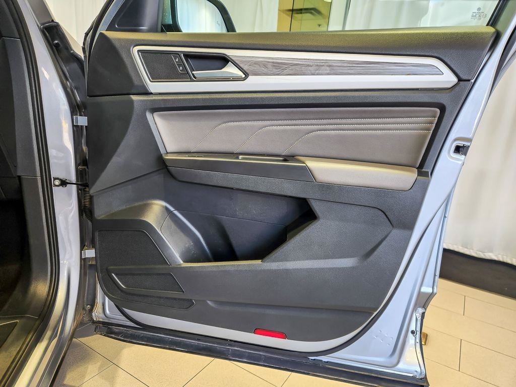Used 2023 Silver Metallic Volkswagen 2.0T SE image 19