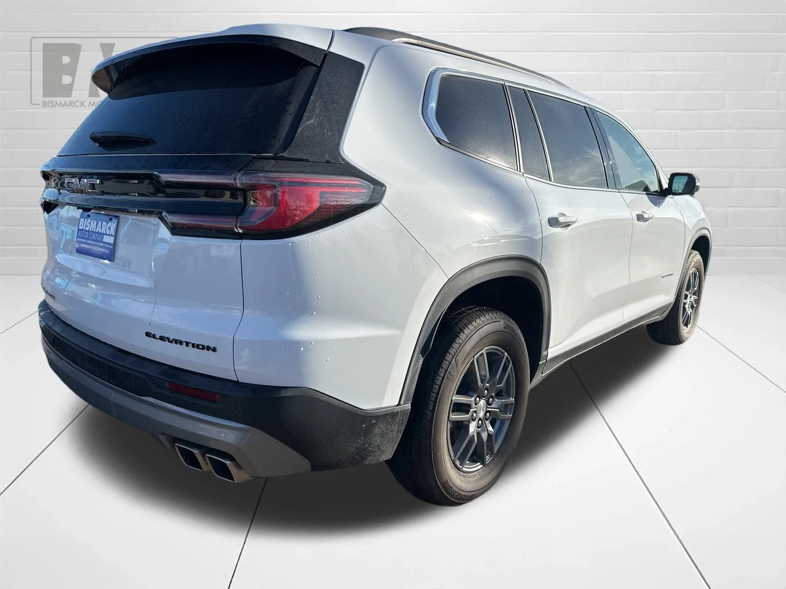 Used 2025 White GMC Elevation image 4