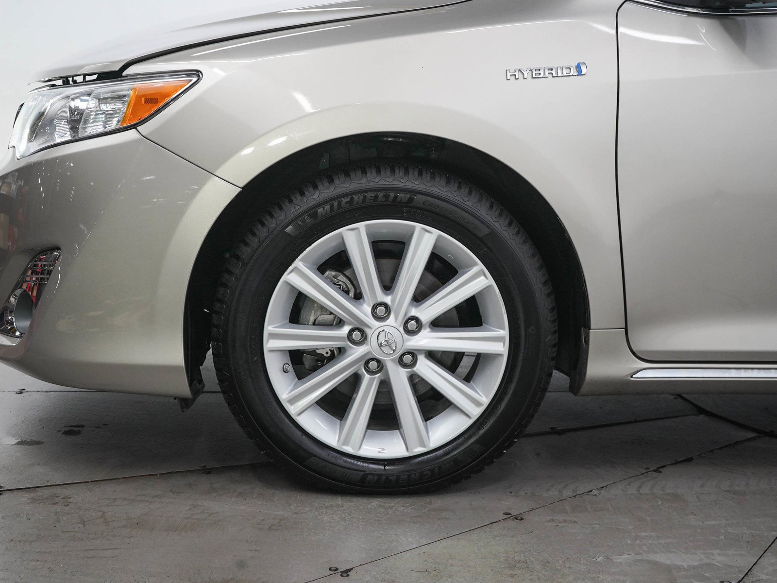Used 2014 Creme Brulee Mica Toyota 4dr Sdn XLE (Natl) *Ltd Avail* image 28
