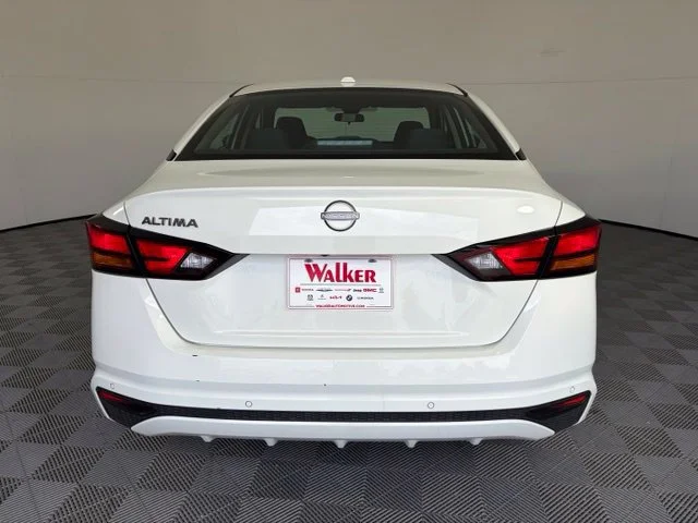 Used 2025 Glacier White Nissan SV image 6