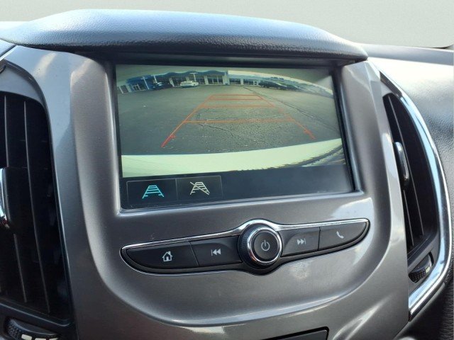 Used 2018 Summit White Chevrolet LT image 18