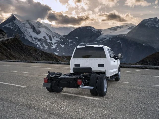 2025 Ford F-350 Super Duty Chassis Cab XL - Photo 8