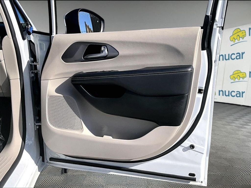 Used 2023 Bright White Clearcoat Chrysler Touring L image 12