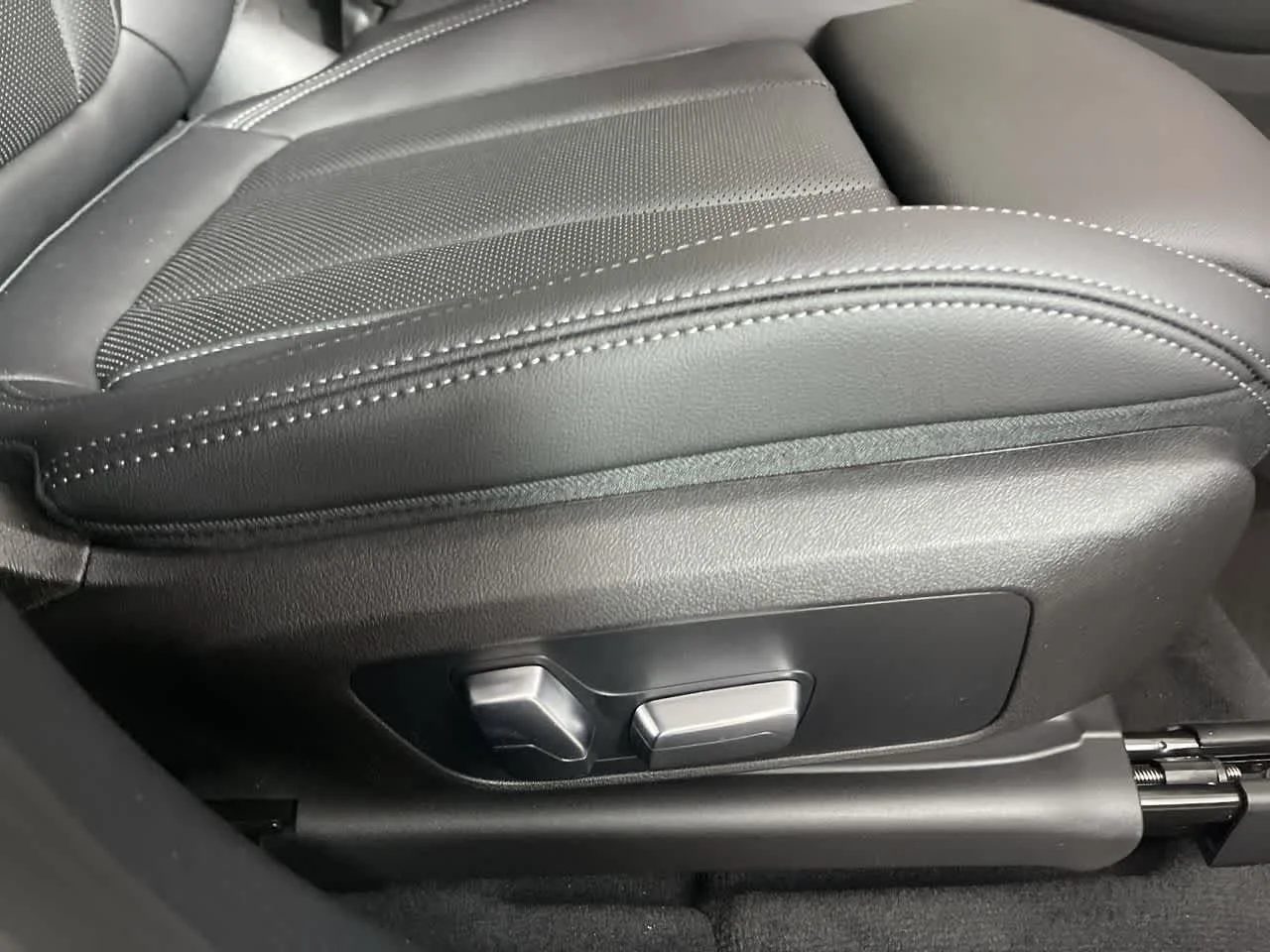 Certified Used 2023 Alpine White BMW xDrive30i image 16