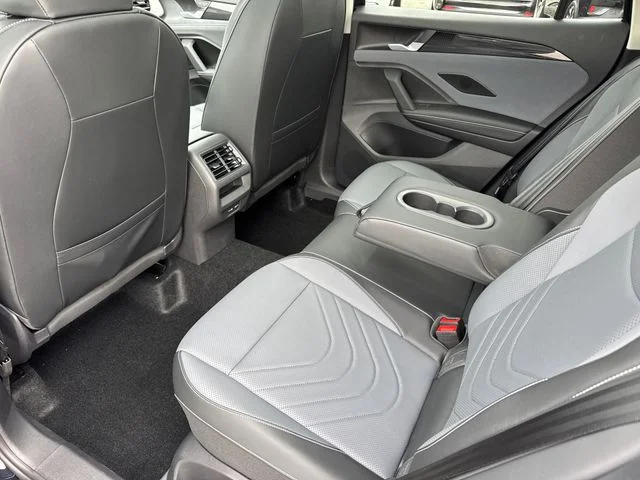 New 2026 Deep Black Pearl Volkswagen 2.0T SE image 28