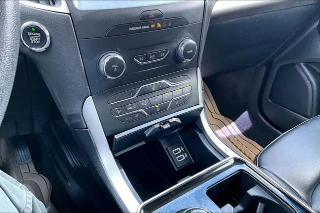 Used 2020 White Ford SEL image 23