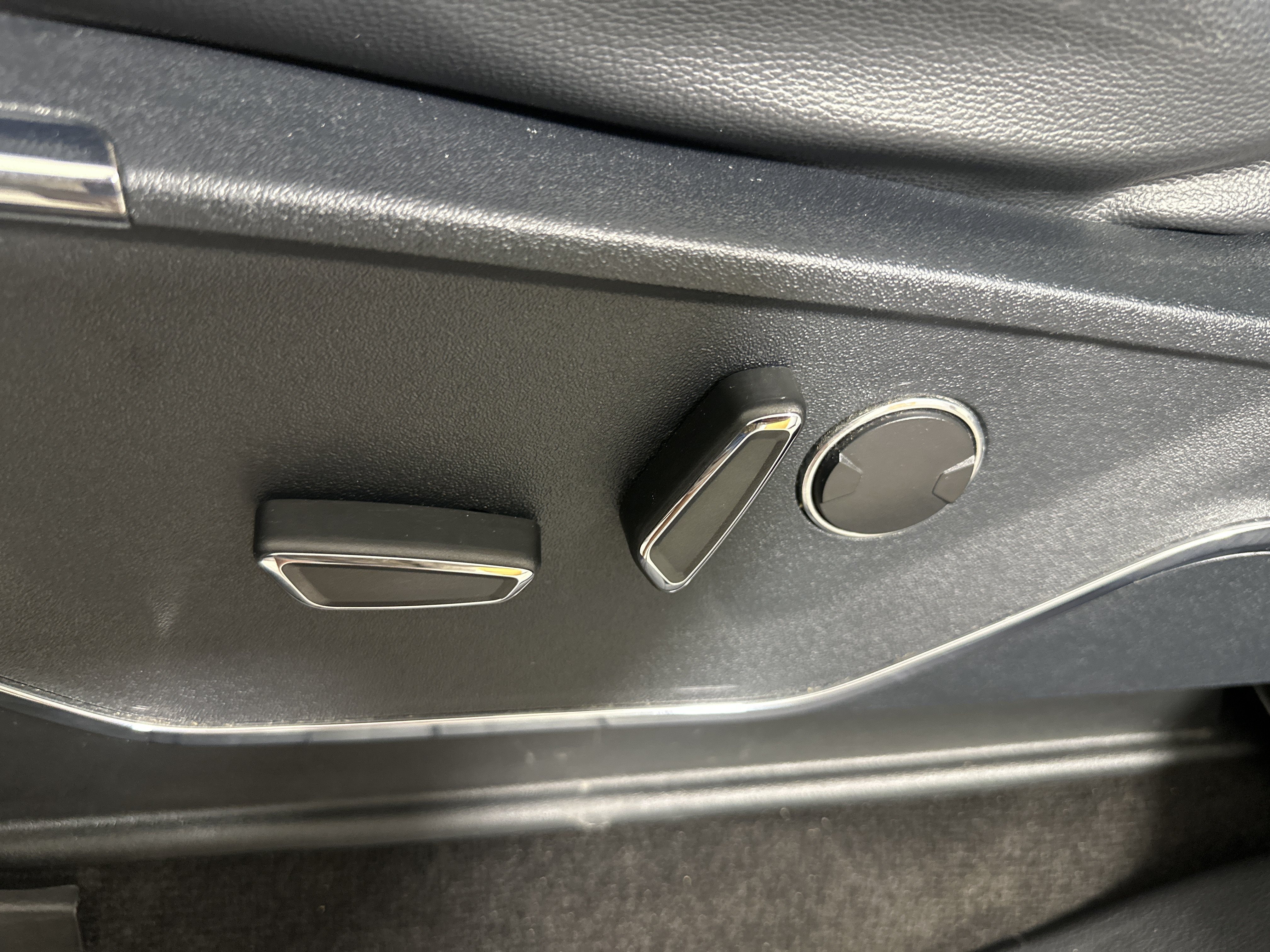 Used 2021  Ford  image 10