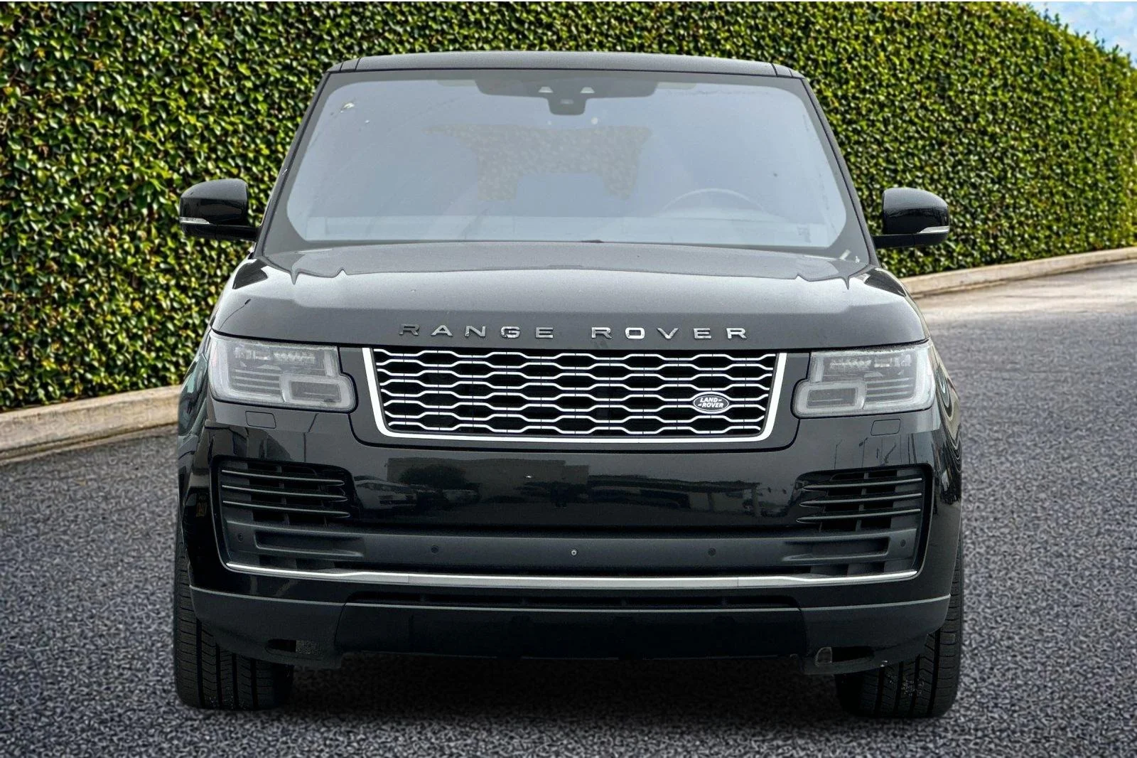 Certified Used 2019 Black Land Rover 5.0L V8 Supercharged image 9