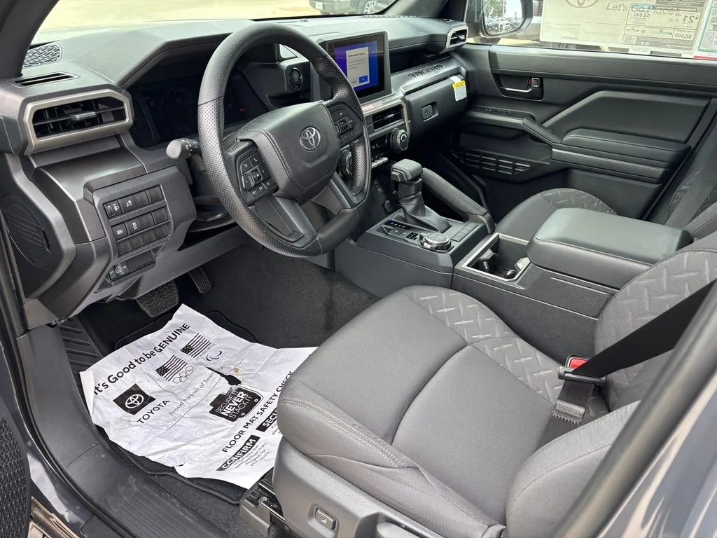 2025 Toyota Tacoma SR5 - Photo 30