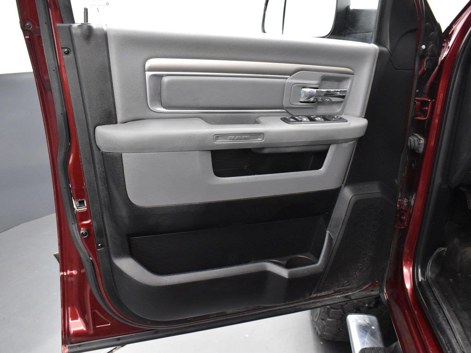Used 2017 Delmonico Red Pearlcoat Ram Big Horn image 9