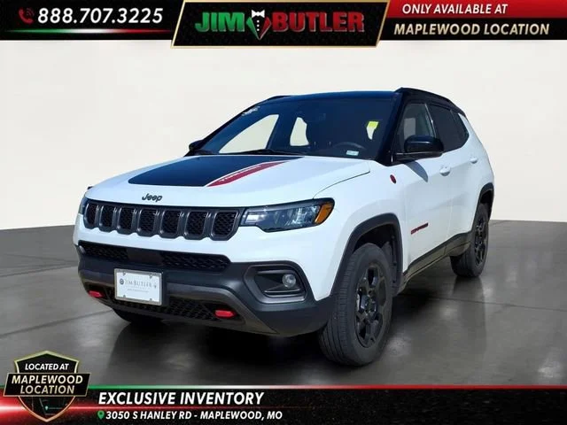 Used 2023  Jeep Trailhawk image 1