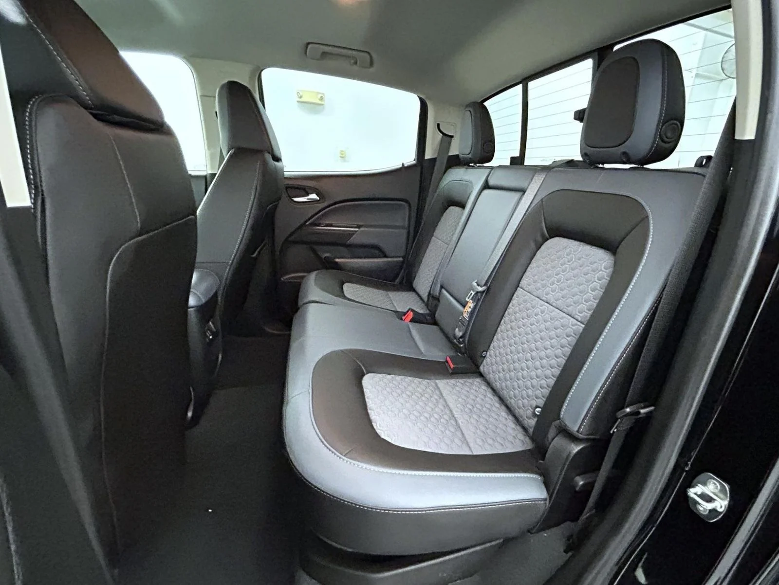 Used 2022 Black Chevrolet Z71 image 19