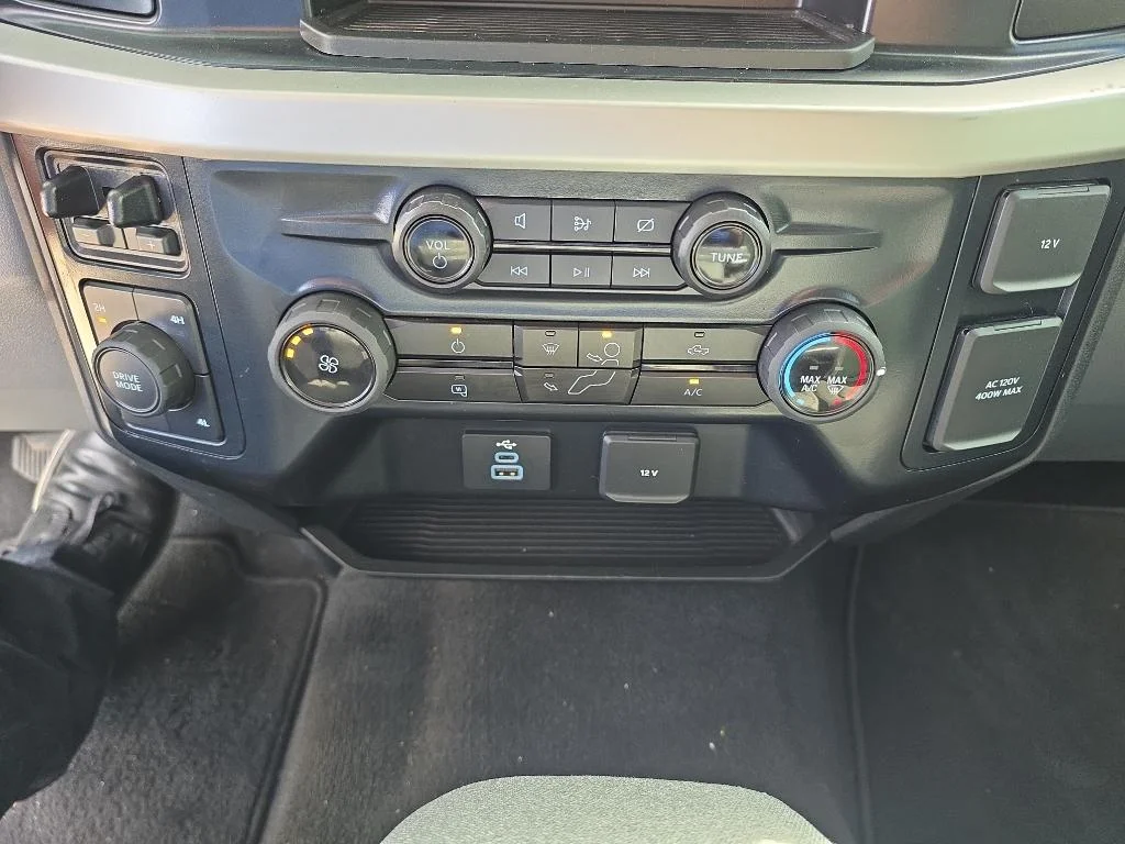 Used 2024 Oxford White Ford XLT image 30
