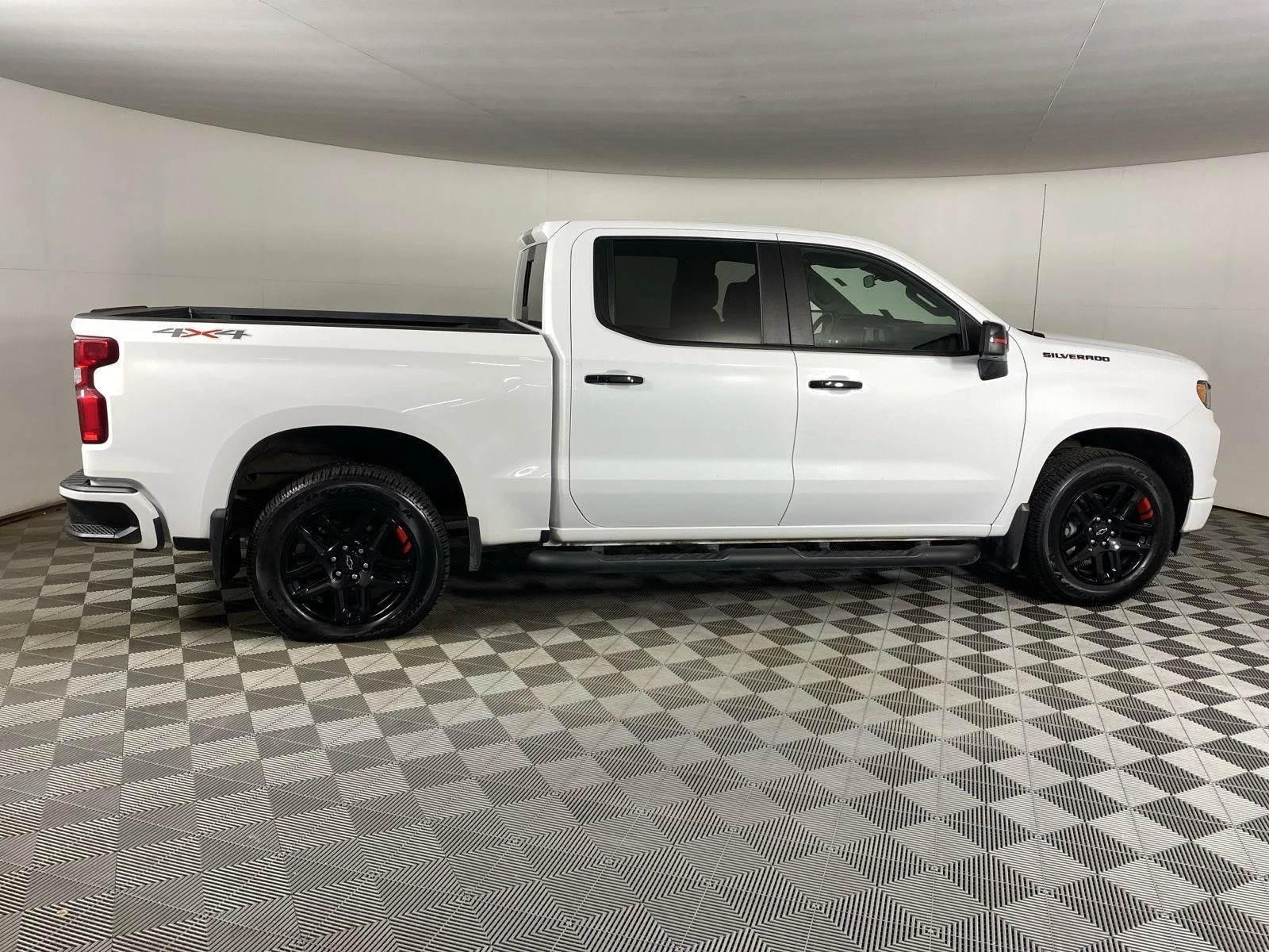 Used 2025 Summit White Chevrolet RST image 8
