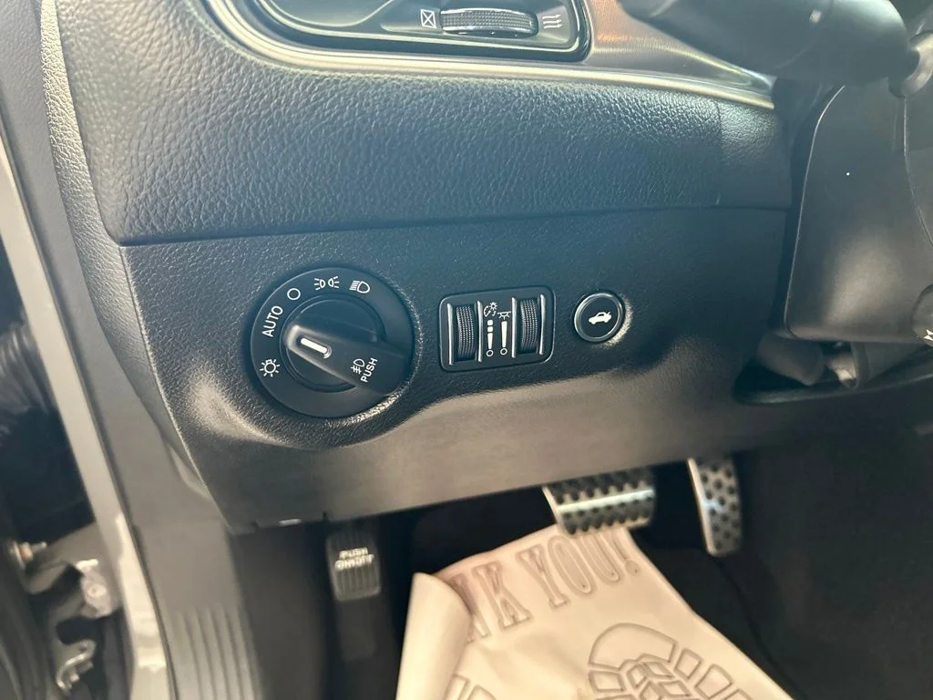 Used 2019 Gray Dodge SXT image 30