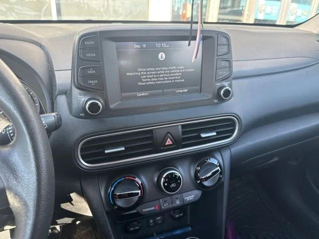 Used 2018 Silver Hyundai SE image 10
