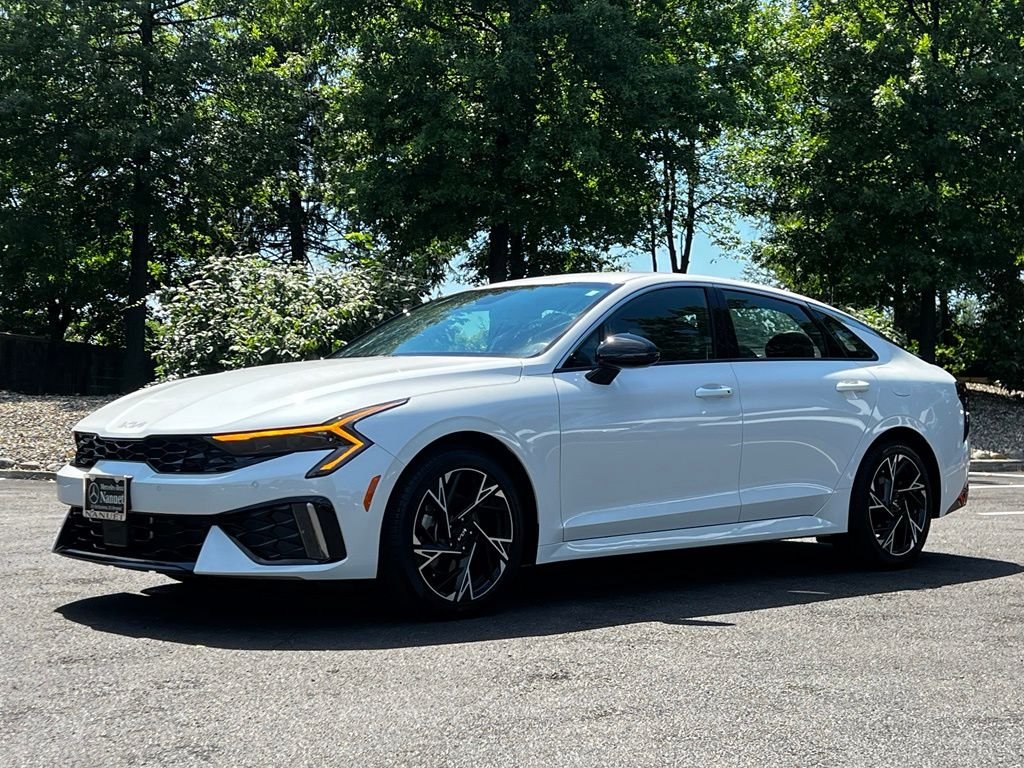 Used 2025 White Kia GT-Line image 1