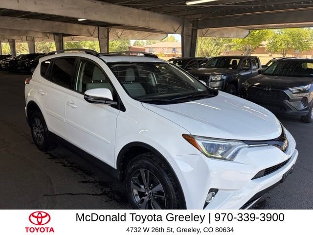 Used 2018 White Toyota XLE image 3