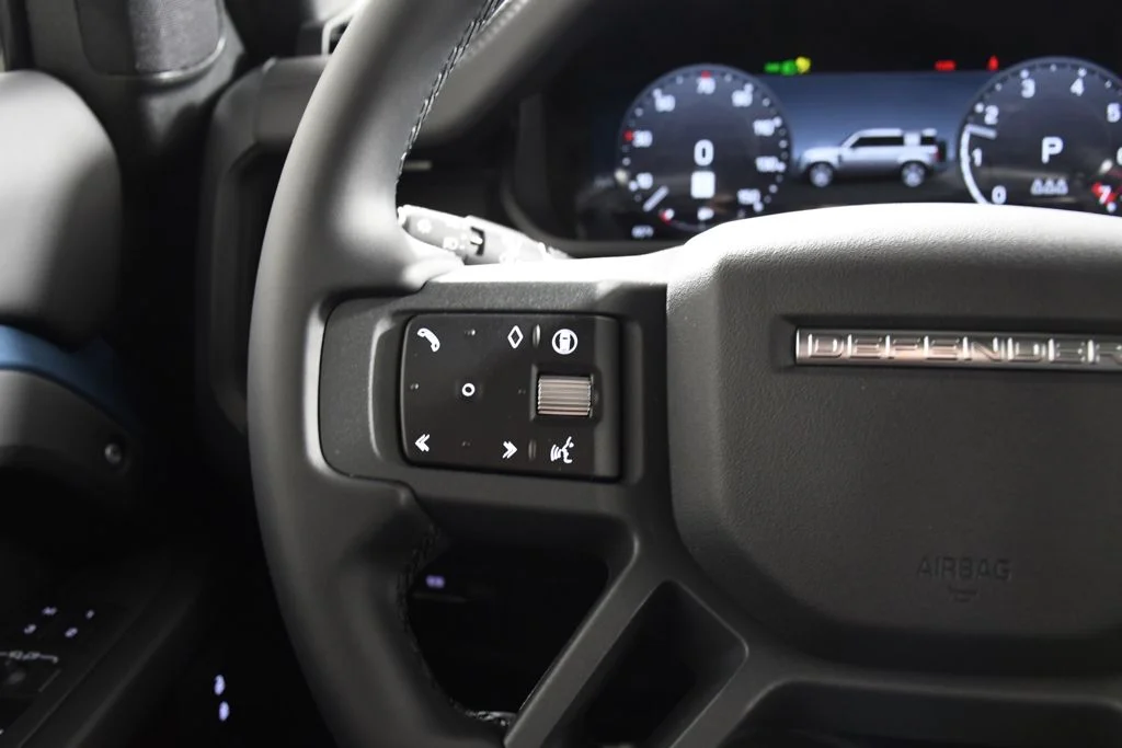 New 2026 Tasman Blue Land Rover X-Dynamic SE image 29
