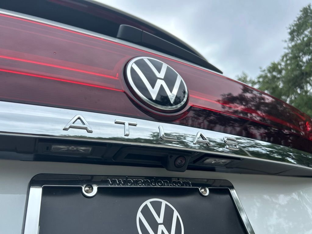 New 2026 White/off-white Volkswagen SE w/Technology image 44