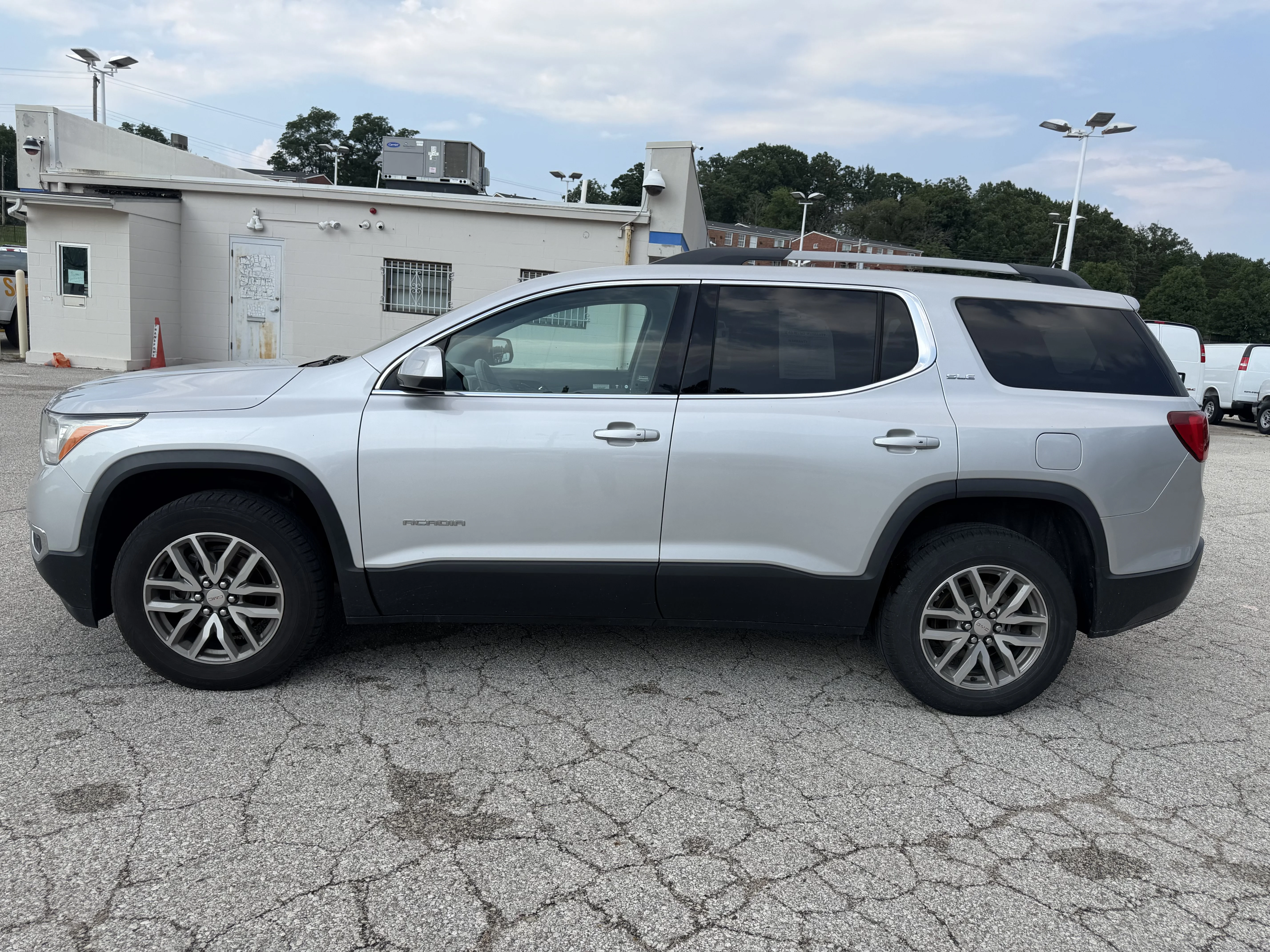 Used 2019 QUICKSILVER METALLIC GMC SLE image 4