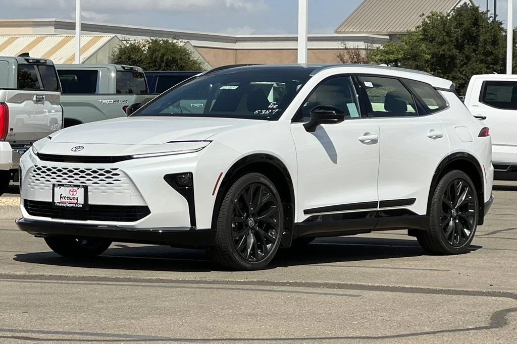 New 2026 Oxygen White Toyota Limited image 8